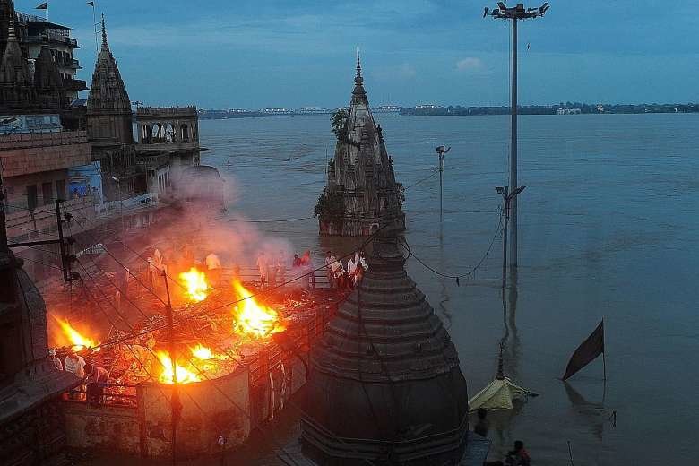 Click to enlarge floods in Varanasi, India