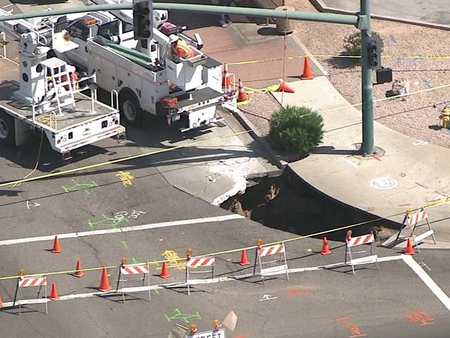 Click to enlarge 59th and Indian School road sinkhole in Phoenix