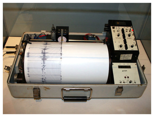 Kinemetrics seismograph