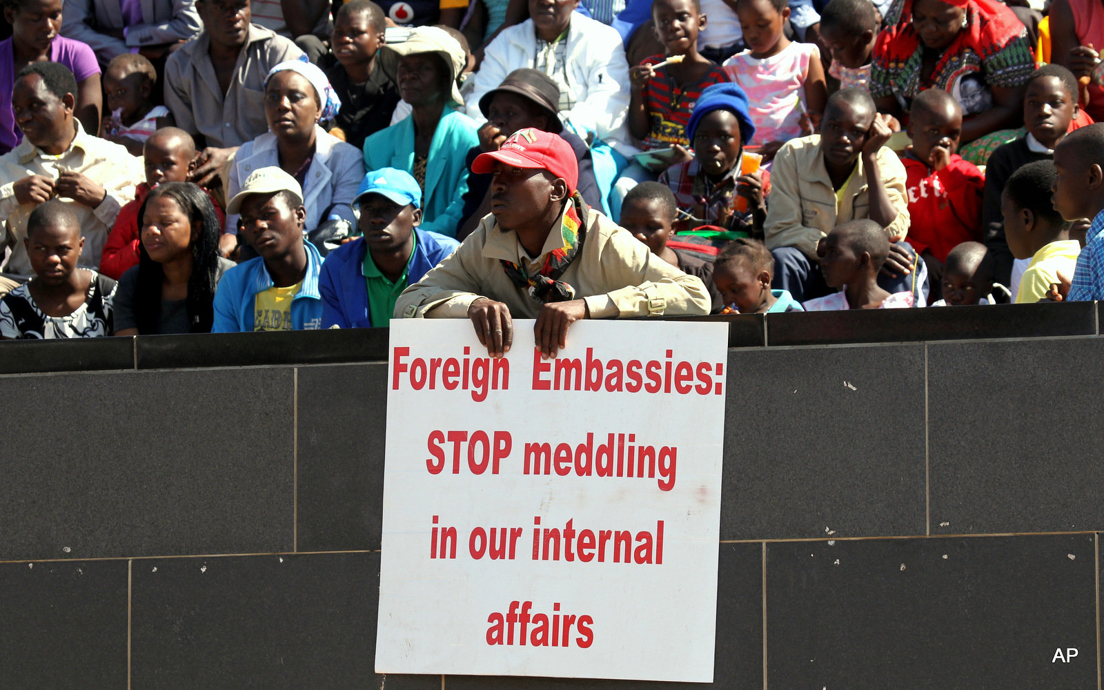 A supporters of Robert Mugabe 
