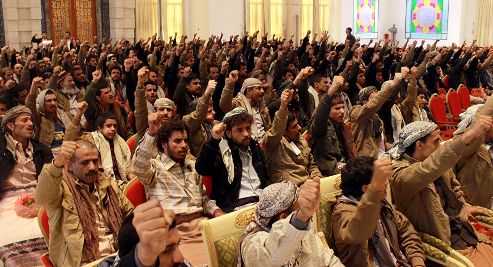 Click to enlarge Supporters of Yemeni Houthi rebels