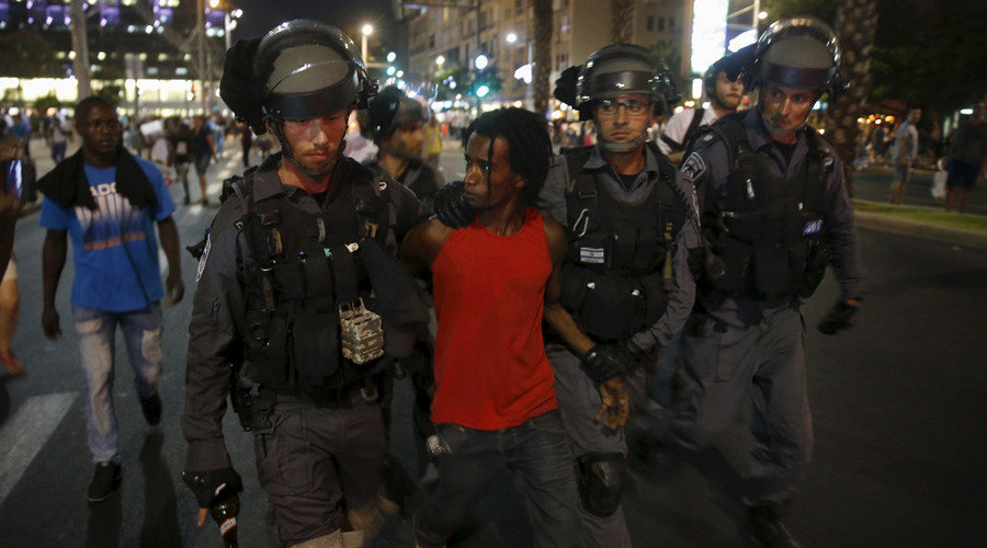 Click to enlarge Israeli Jew of Ethiopian origin, is detained by policemen