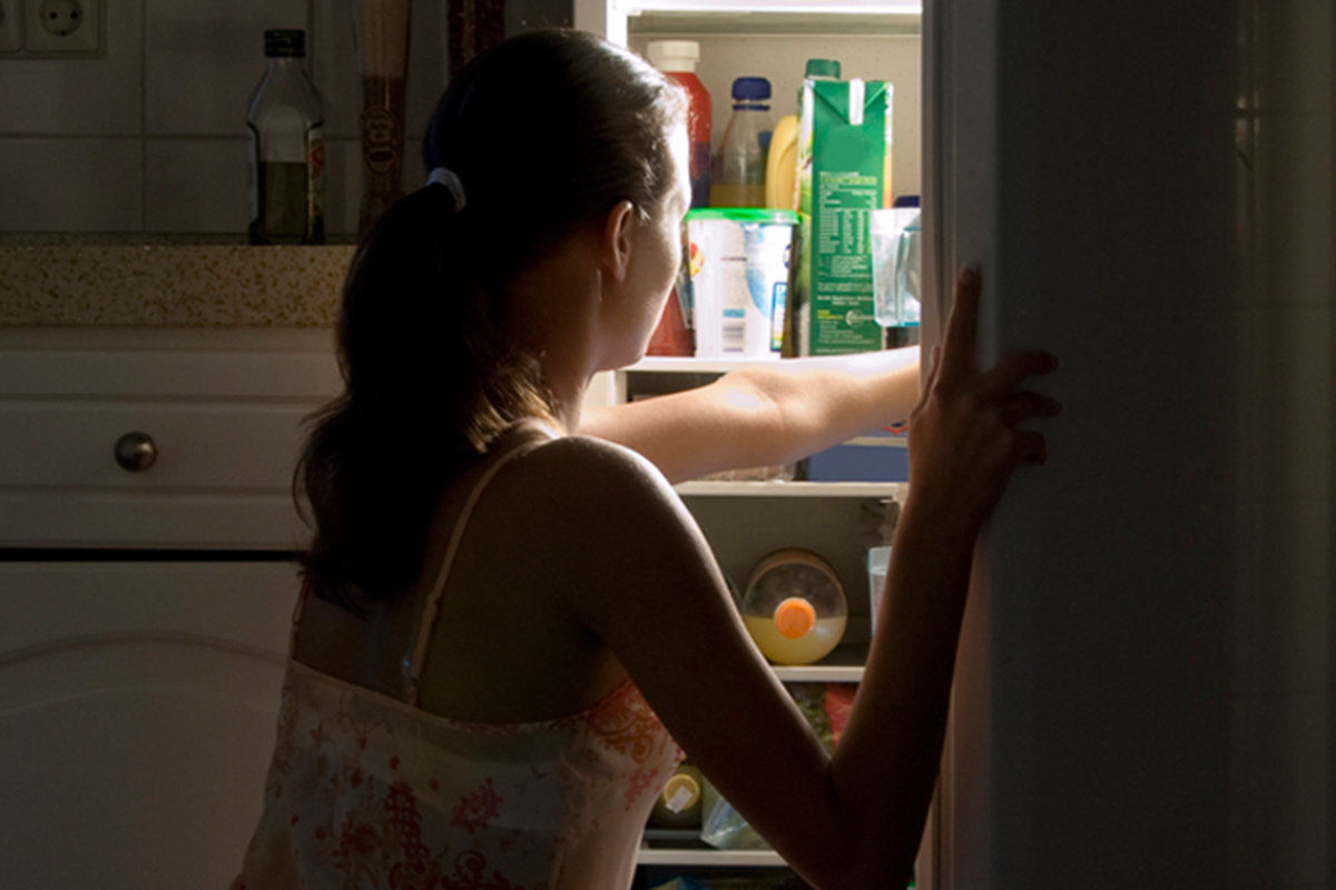 Click to enlarge eating late night, snacking