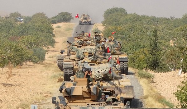 Turkish army tanks make their way towards the Syrian border town of Jarabulus