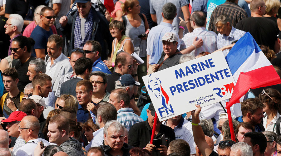 Click to enlarge le pen supporters