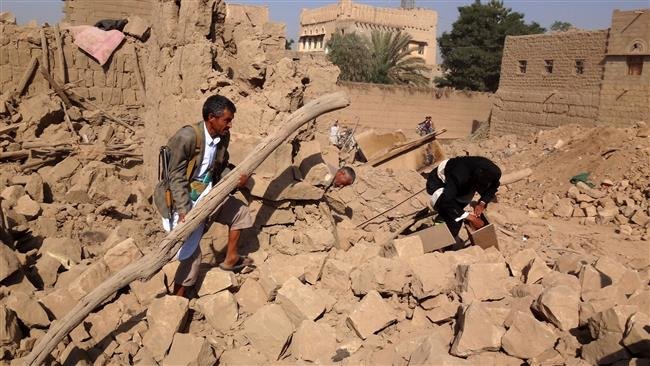 Click to enlarge Yemenis search for victims under the rubble of houses a day after they were hit in Saudi airstrikes in the northwestern Sa’ada Province of Yemen, September 1, 2016