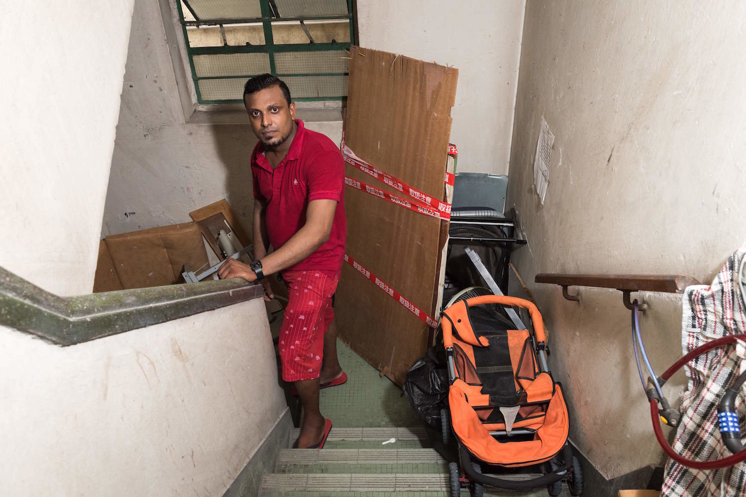 Click to enlarge refugee hiding snowden