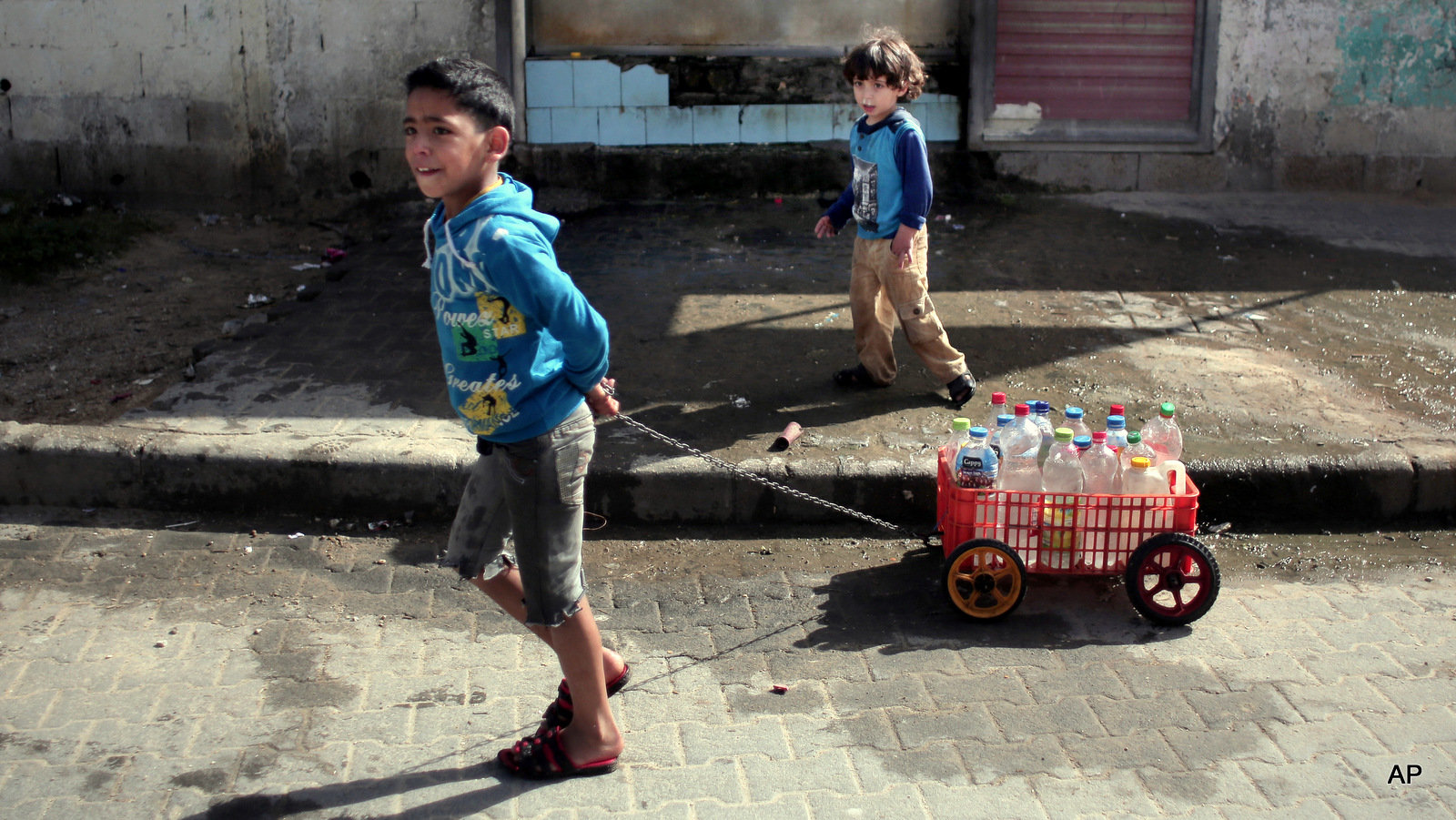 Click to enlarge kids with water bottles