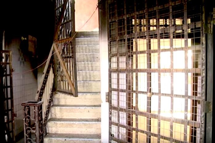 Click to enlarge stairway to courtroom