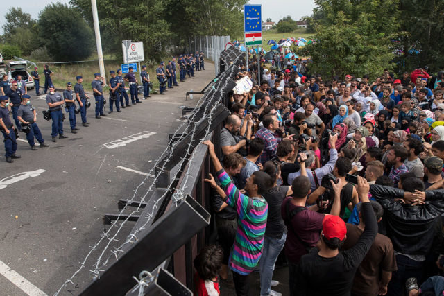 Hungary wall refugees