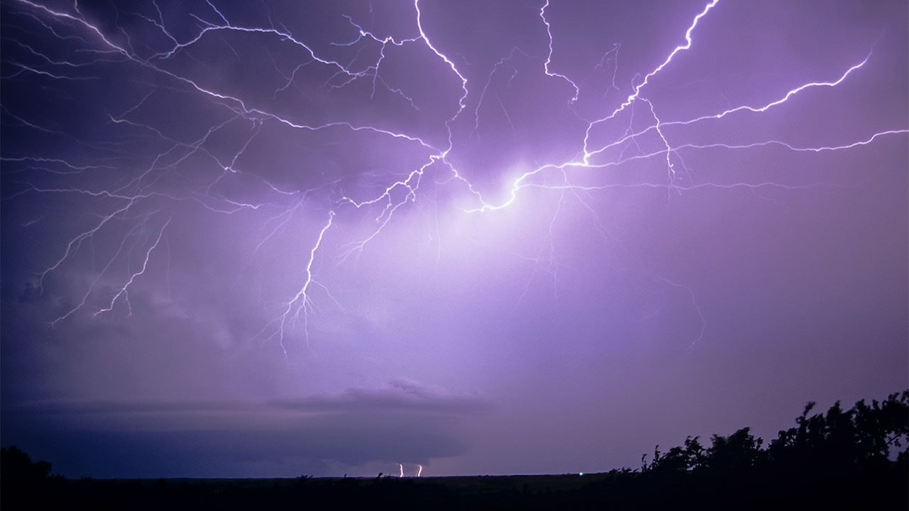 Record-breaking 200-mile lightning bolts reported -- Earth Changes -- Sott.net