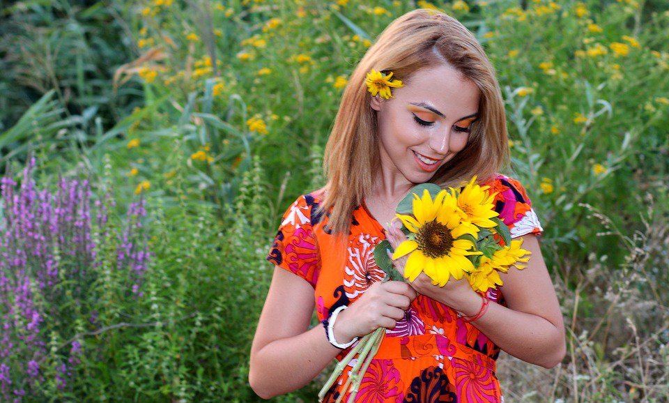 Click to enlarge woman with sunflowers