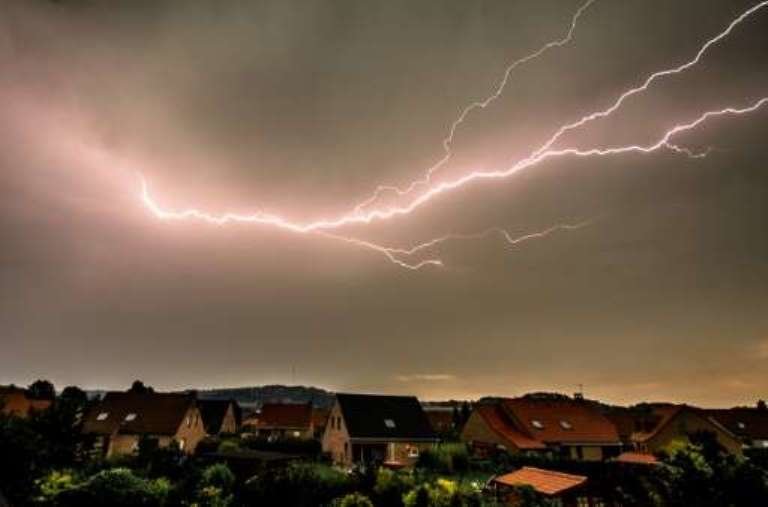 Click to enlarge longest-lasting lightning bolt