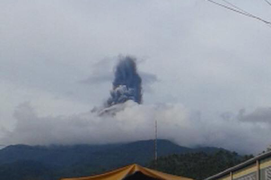 Click to enlarge Bicolanos watch as Bulusan Volcano spews a 1.5-kilometer high ash column in a steam-driven or phreatic explosion.