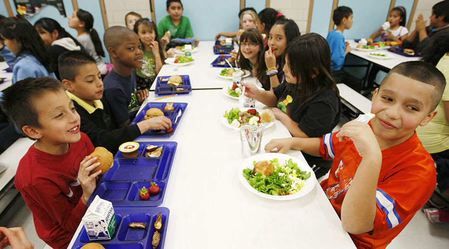 School kids having lunch