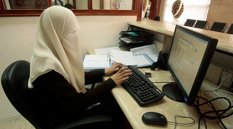 Click to enlarge muslim employee