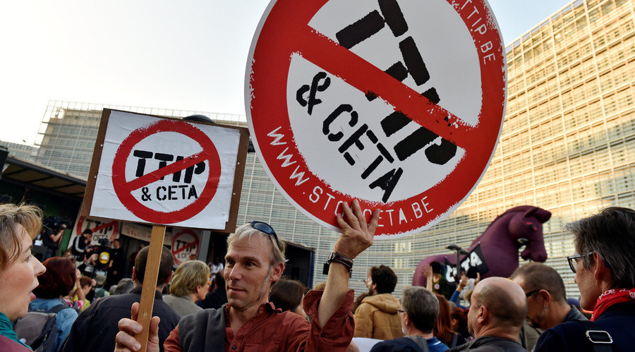 anti-TTIP protesters
