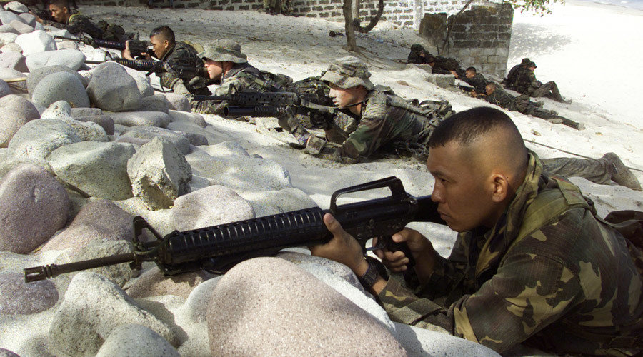 Click to enlarge Filipino and U.S. marine soldiers