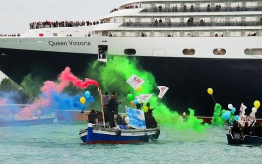 Click to enlarge venice protest cruise ships