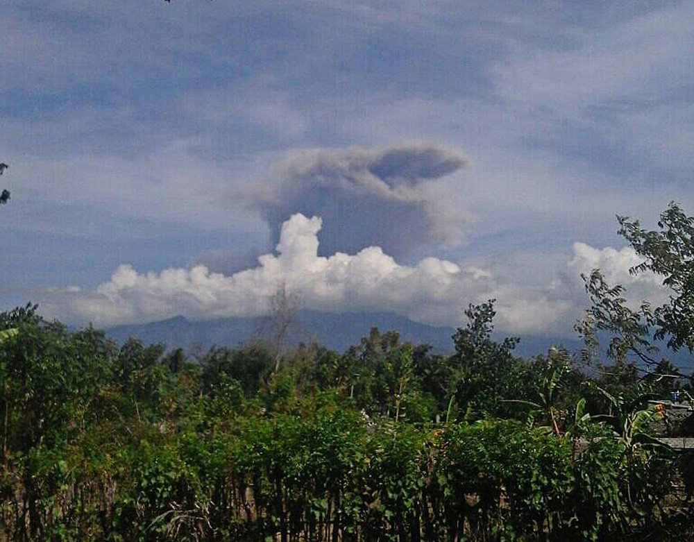  Thick volcano ash emanates from the crater of Mount Barujari, a sub-volcano of Mount Rinjani in Lombok, West Nusa Tenggara