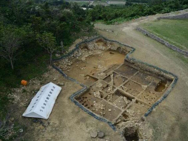 Click to enlarge archaeological ruins japan