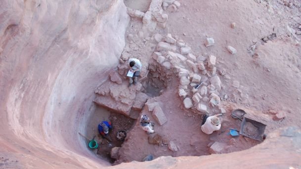 Click to enlarge Water shaft petra