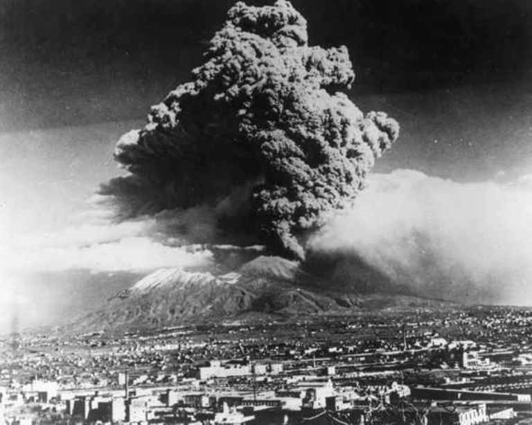 Mt Vesuvius eruption in 1944