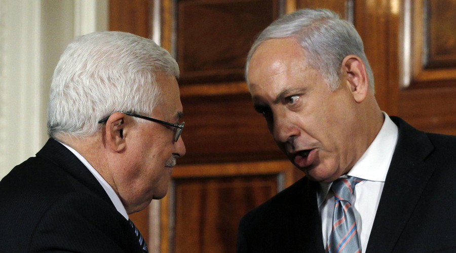Palestinian President Mahmoud Abbas (L) talks with Israeli Prime Minister Benjamin Netanyahu