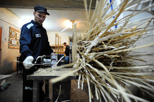prisoner working
