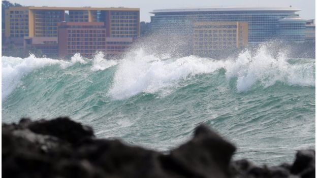 Click to enlarge lARGE WAVE