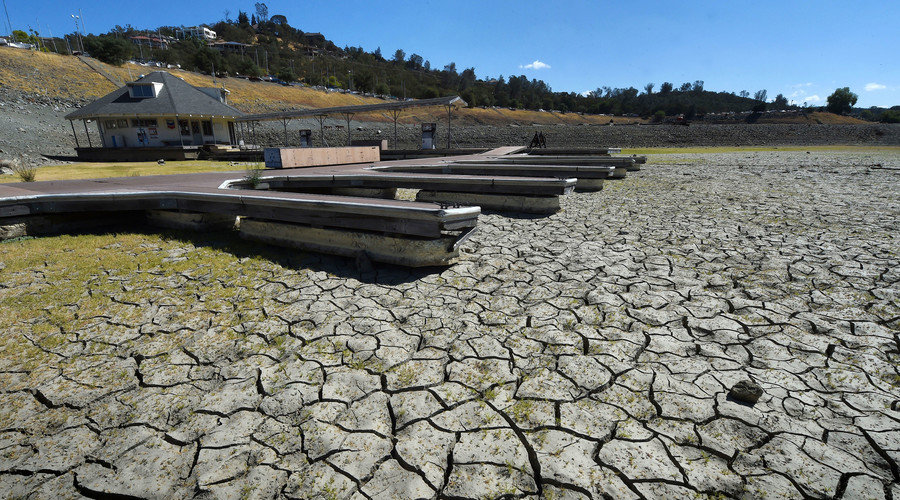 Click to enlarge Folsom Lake reservoir
