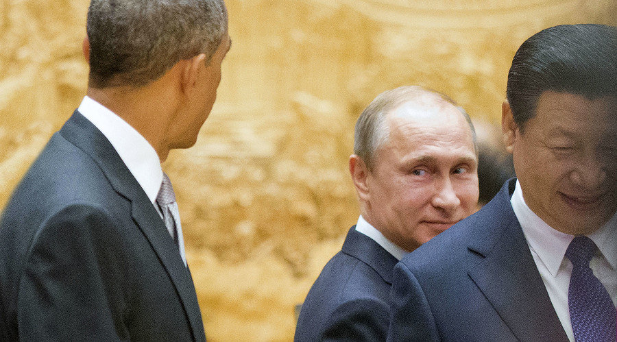 Russian President Vladimir Putin (C) looks back at U.S. President Barack Obama (L)