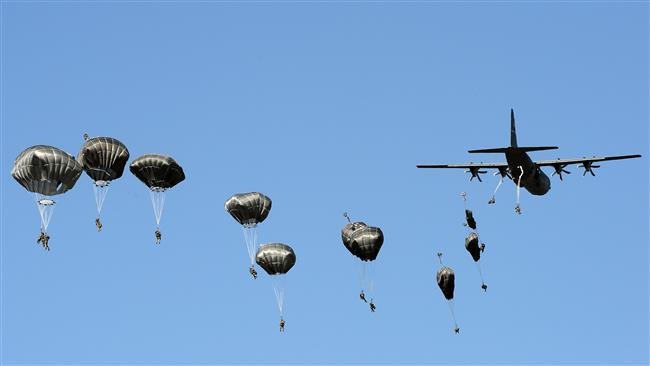 US troops land with parachutes