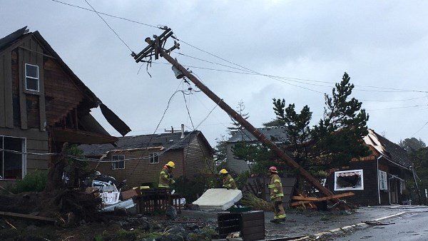 Tornado damages Manzanita