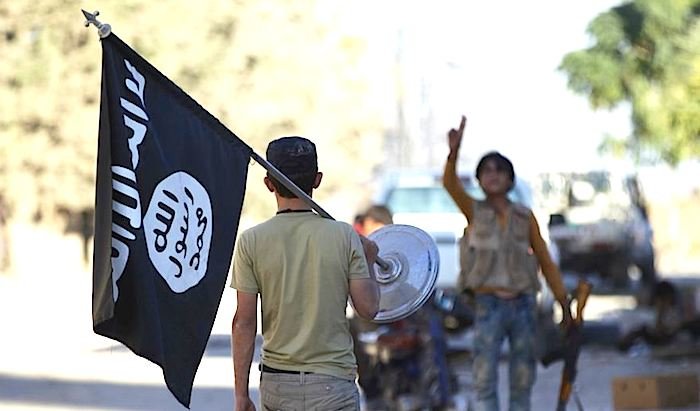 Guy w IS flag