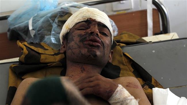 A wounded Yemeni man