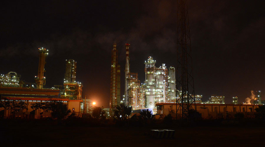 Click to enlarge oil refinery at Vadinar