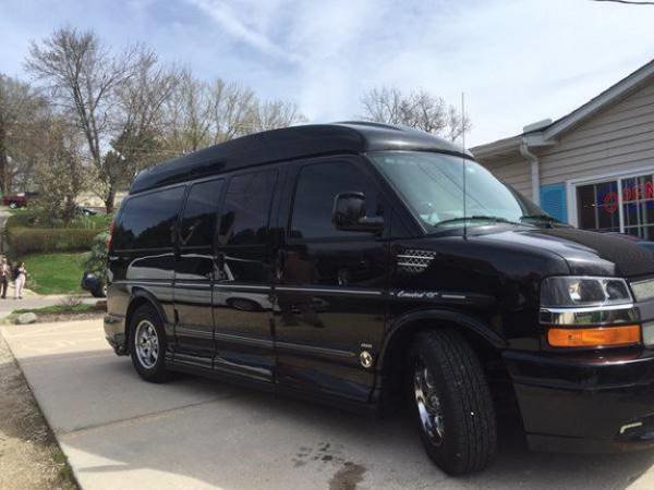 hillary campaign van bed