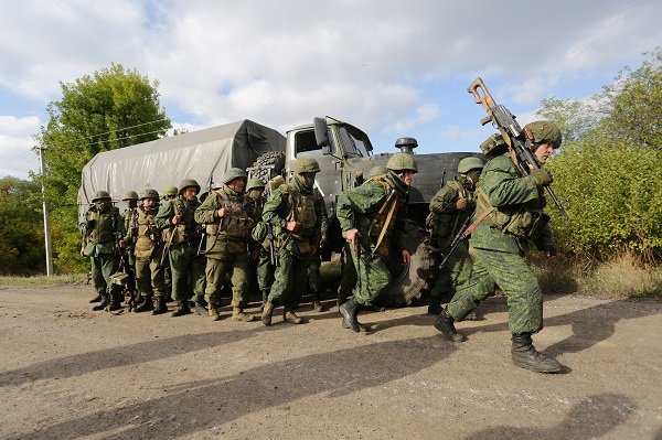 DPR militia forces