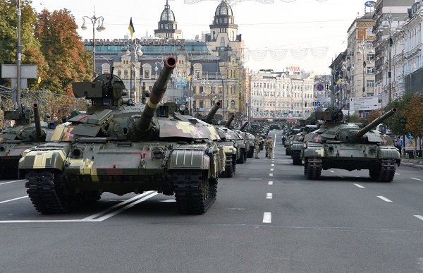 Tanks in the streets of Kiev