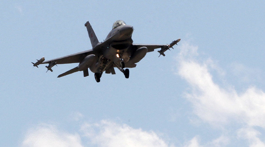Turkish F-16 fighter jet