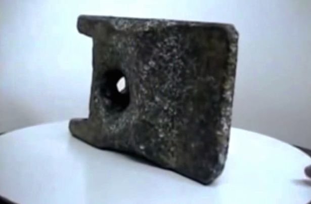 Click to enlarge 250,000 year old aluminum object