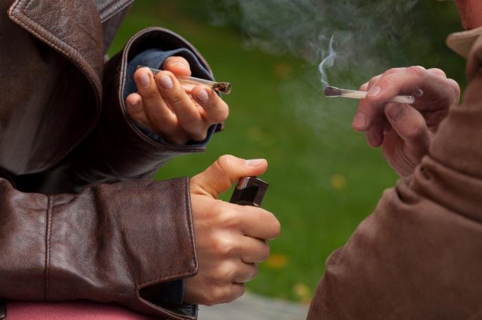 Click to enlarge smoking marijuana