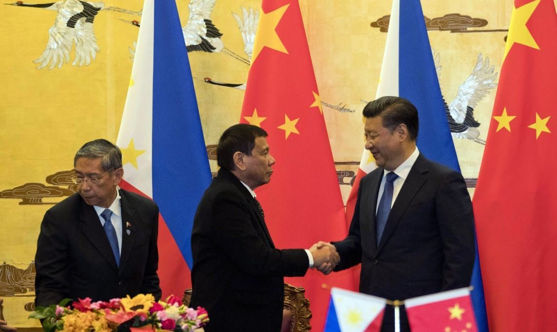 Philippines President Rodrigo Duterte with President Xi Jinping