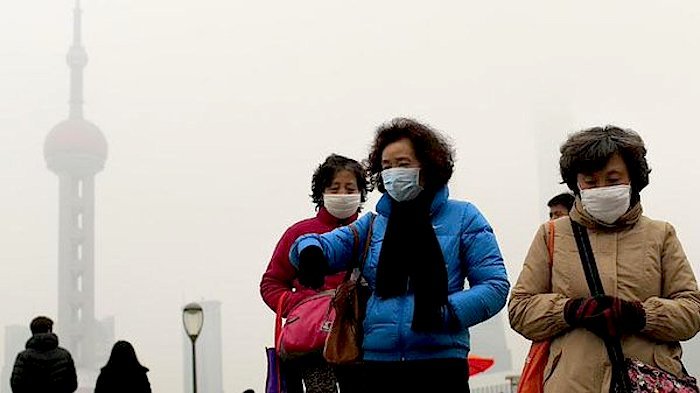 3 women in smog China