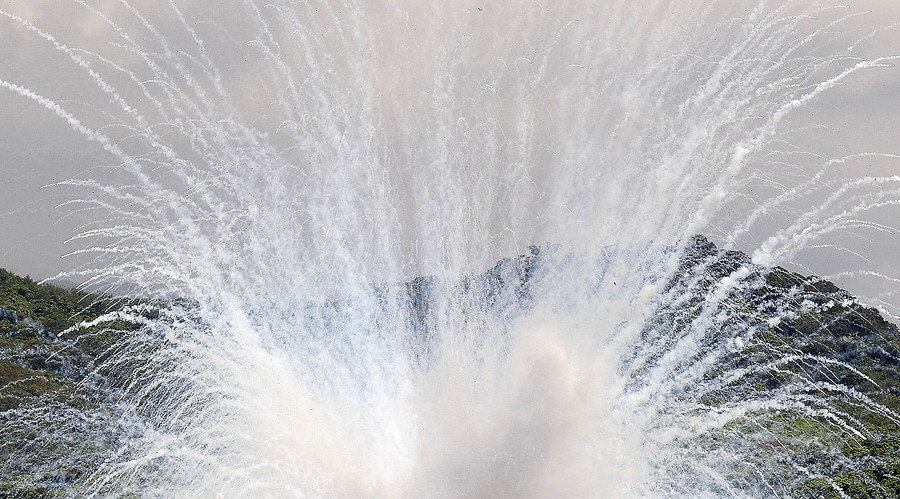 Click to enlarge white phosphorus weapons mosul