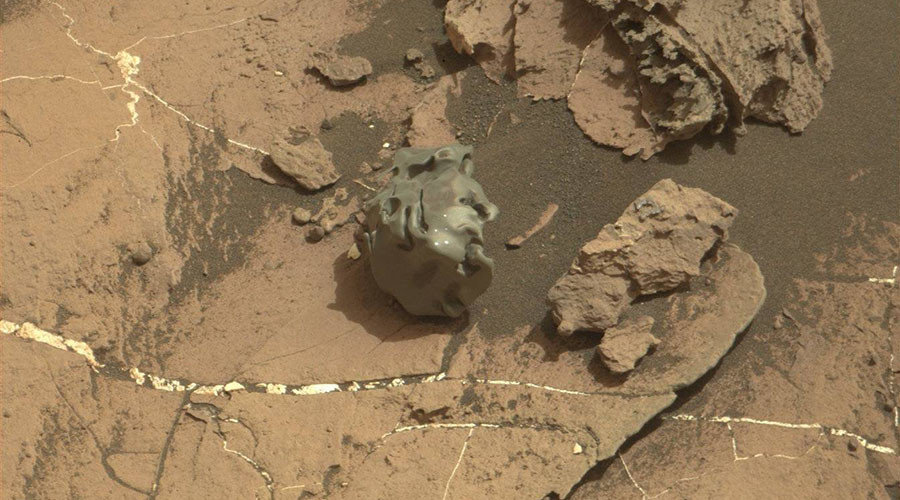 Smooth object on Mars