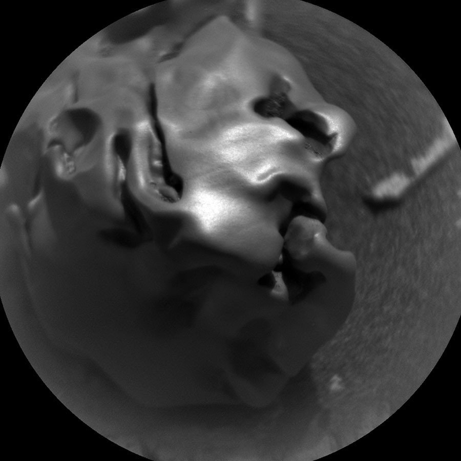 Click to enlarge Smooth object on Mars