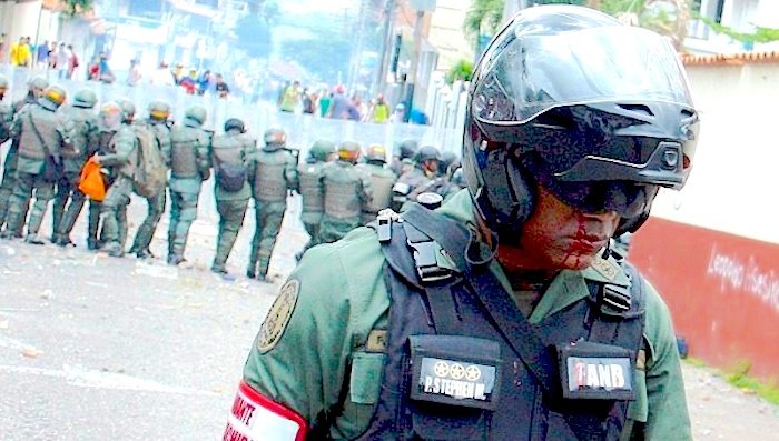 Click to enlarge Venezuelan officer
