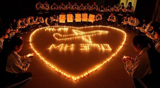 Click to enlarge Candle-lit vigil MH370